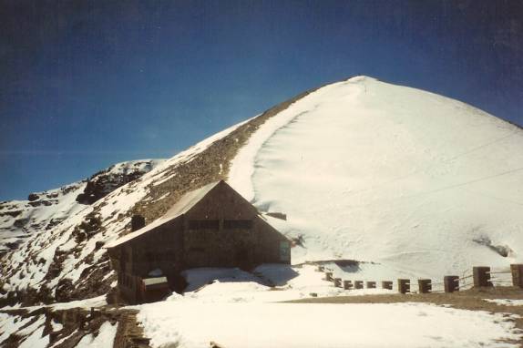 A mais alta estação de esqui do mundo, perto do cume do Chacaltaya, perto de La  Paz, na Bolívia, em 1990
